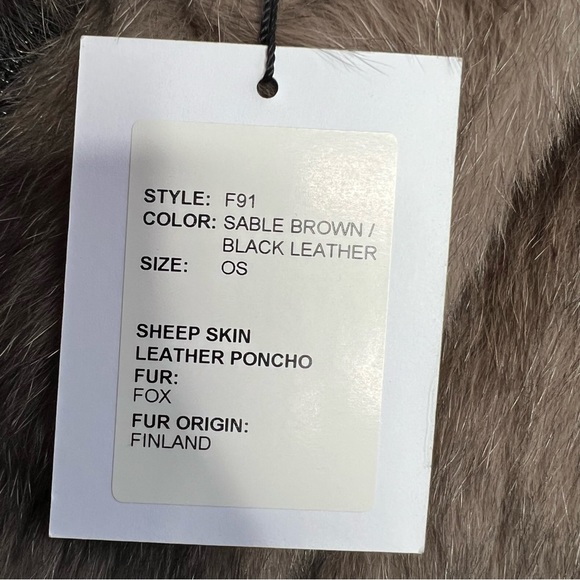 Belle Fare Asymetrical Fox Fur Poncho with Leather Inserts NWT - Picture 6 of 11